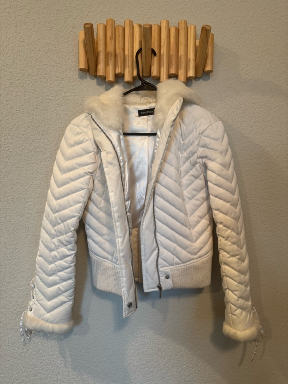 Bebe White Quilted Faux Fur Trim Puffer Jacket ❄️✨ - Picture 2 of 5